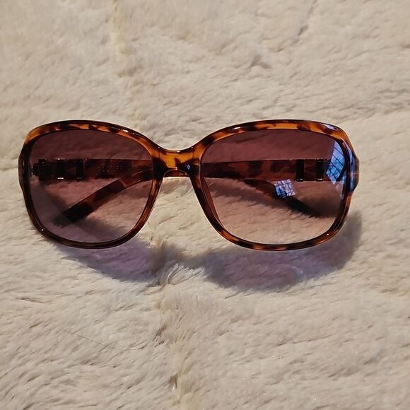 7 Pair of Stylish Black and Brown Sunglasses - Picture 8 of 8